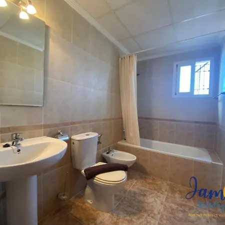 La Cinuelica R3 First Floor Southerly Comm Pool L334 Apartment